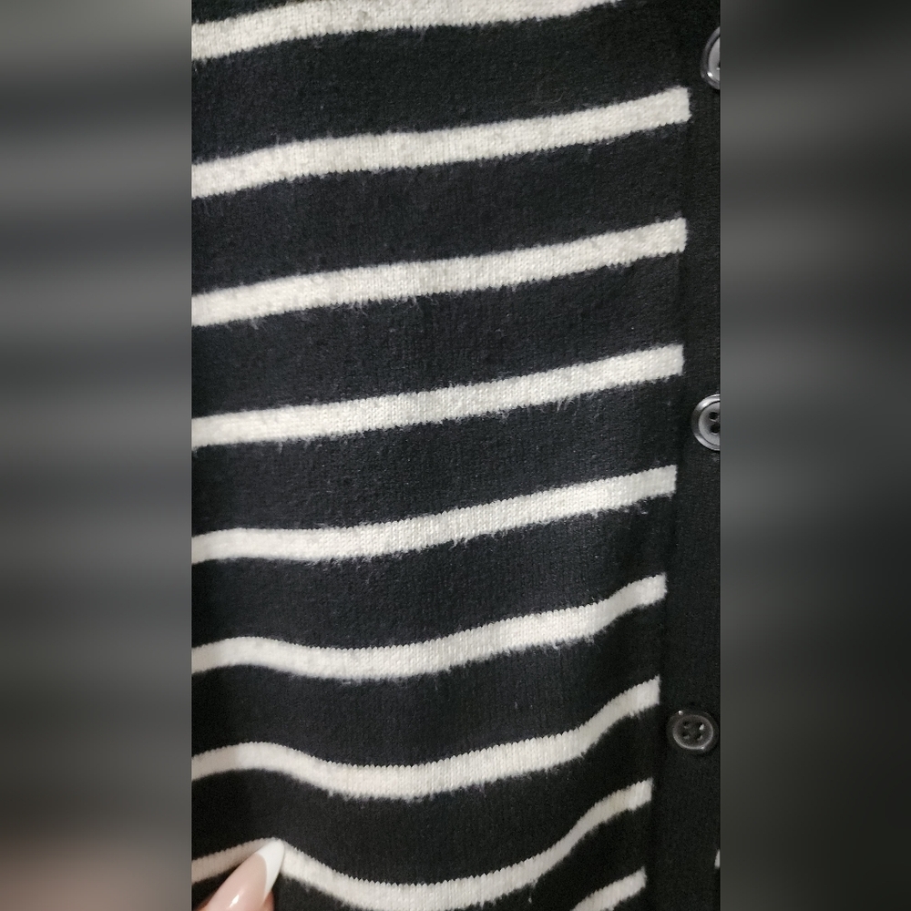 🪻Jacob Black & White Striped V-Neck Button-Front Cardigan🪻size: L - Picture 5 of 6